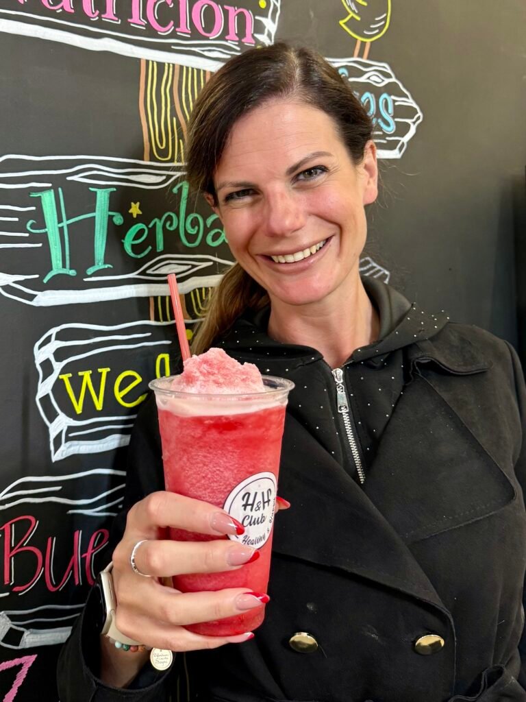 Healthy and Happy Club - Tomando un té helado delicioso en Ibiza