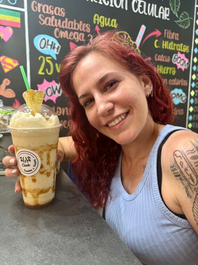 Healthy and Happy Club - Tomando un batido